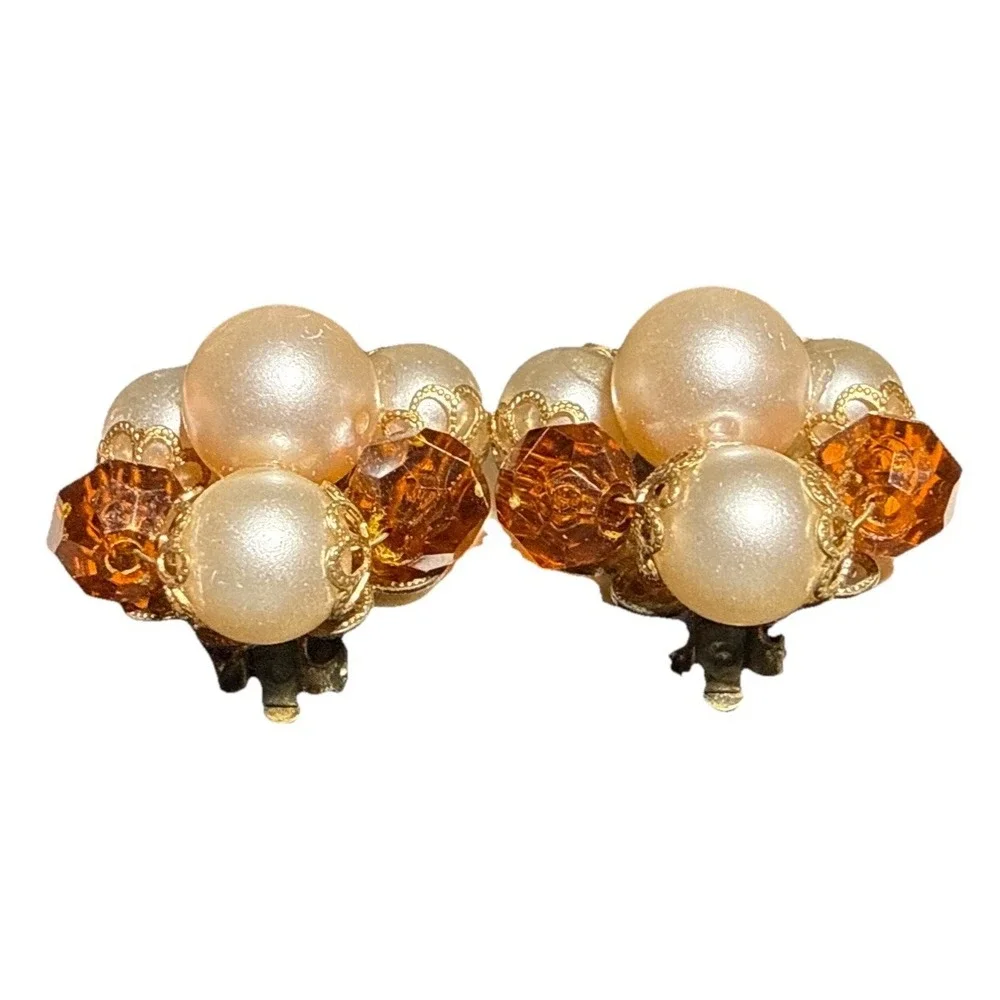 Vintage Brown and Faux Pearl Beaded Cluster Clip On Earrings J15-21